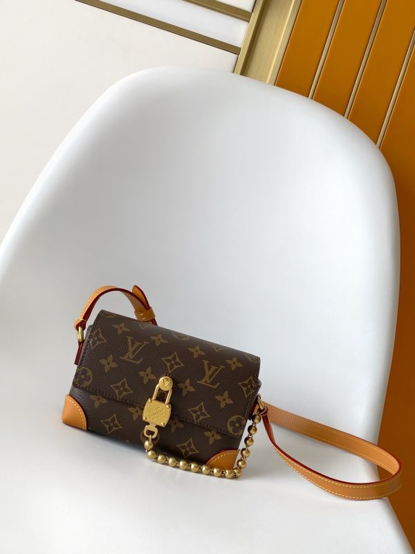 Presbyopia this Steamer mini handbag