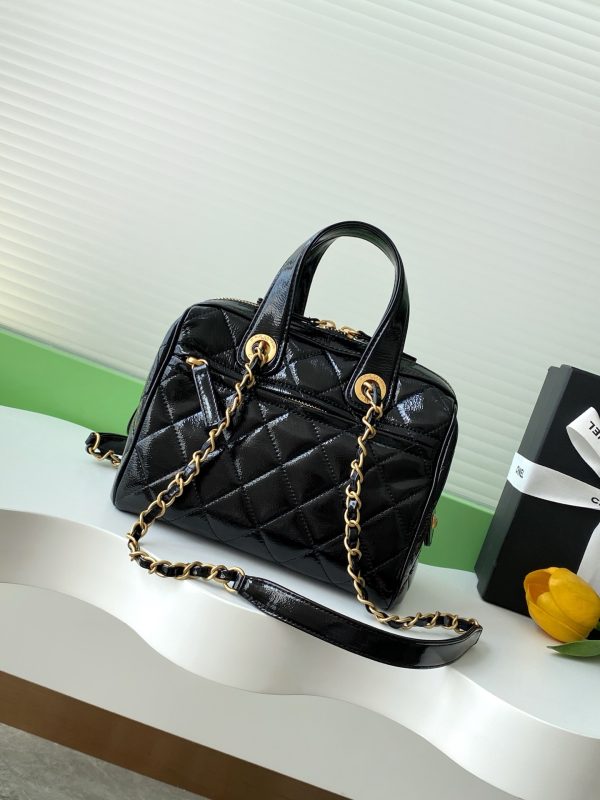 Chanel carrying a shoulder bag - Image 2