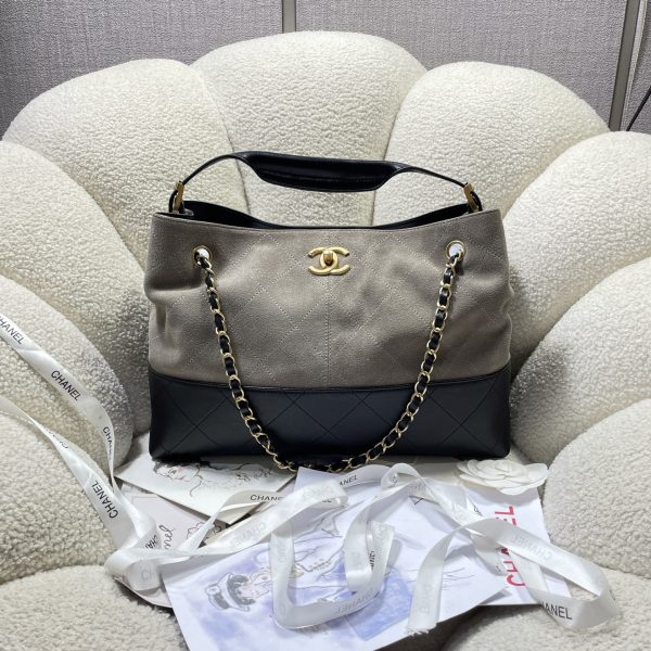 Fashion boutique Chanel portable shoulder bag