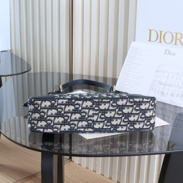 Dior boutique printed messenger bag - Image 4